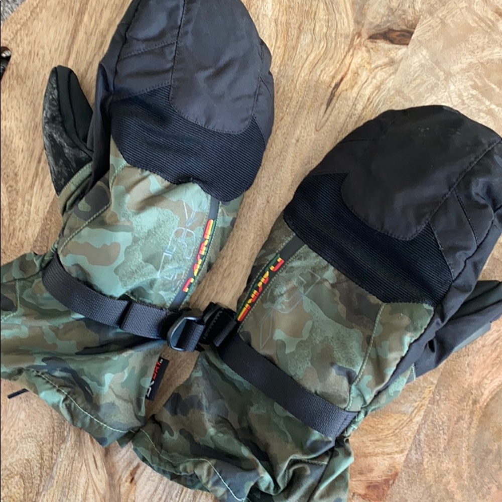 Dakine snow mittens